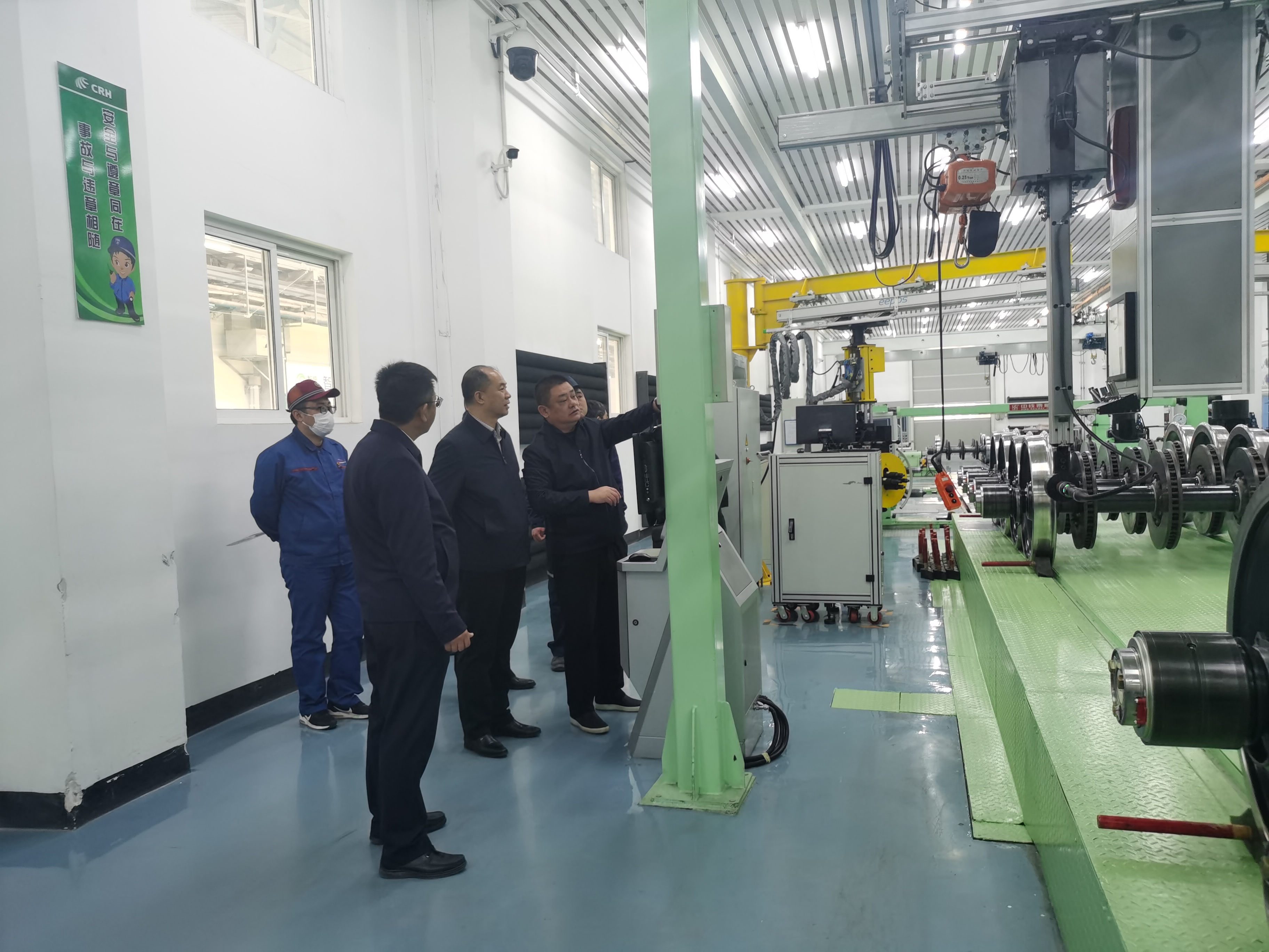 参观机车和车辆项目部轮对生产线