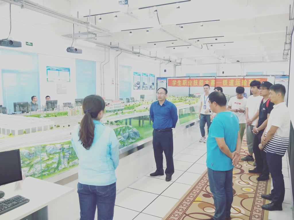 教务处介绍学院实训室安全管理制度和安全文化建设