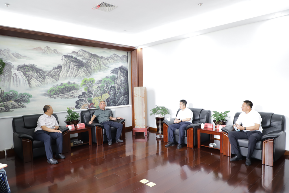 李欣副校长与长春市轨道交通集团有限公司党委副书记孙宇参加座谈会