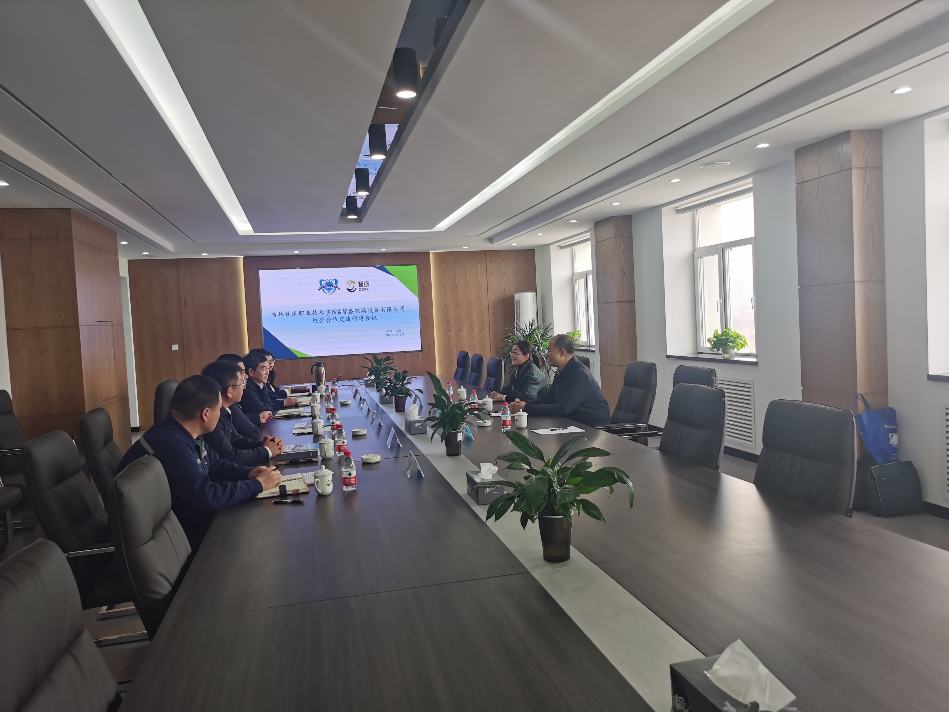 双方进行校企合作座谈会