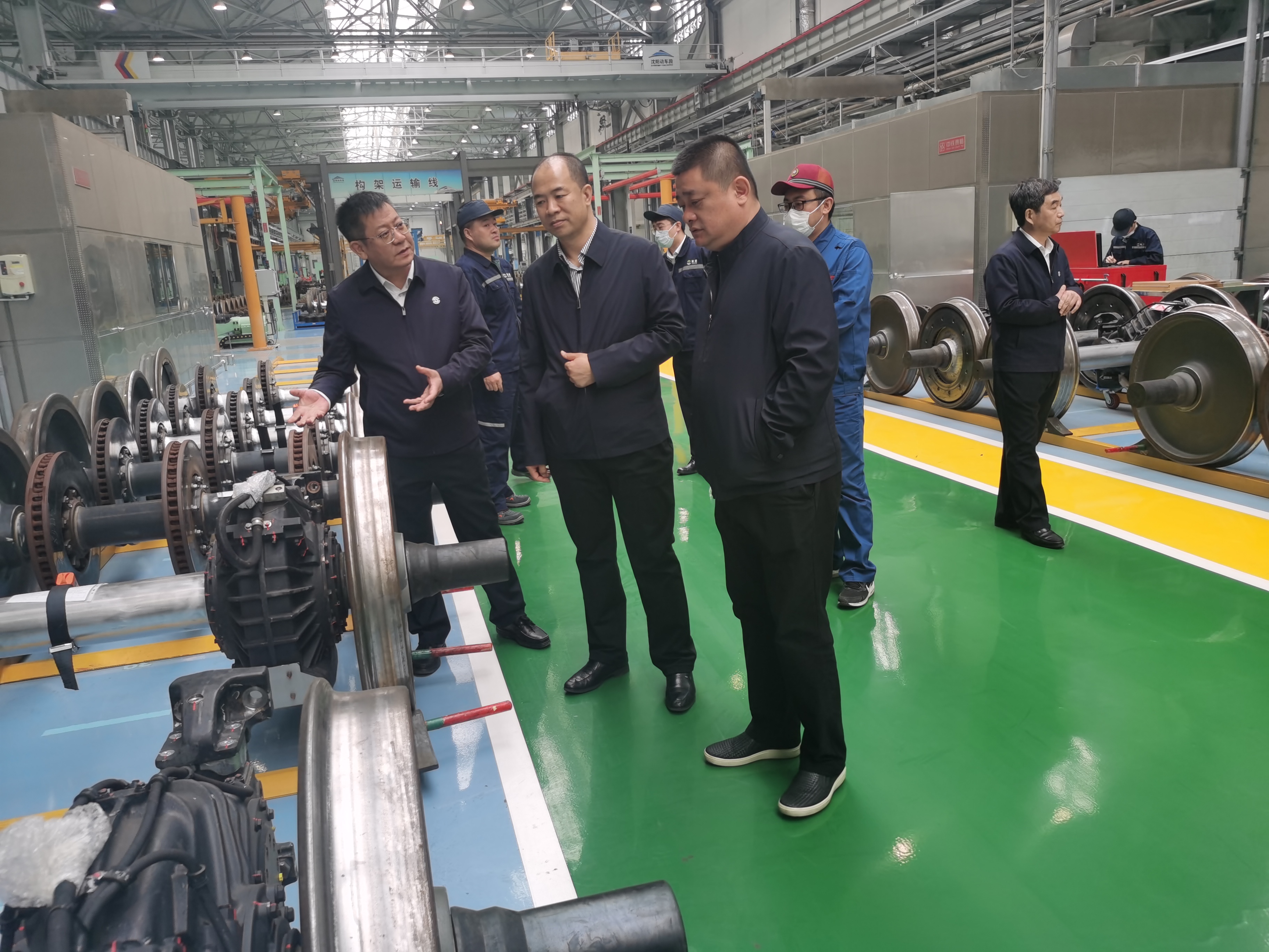 参观机车和车辆项目部轮对生产线