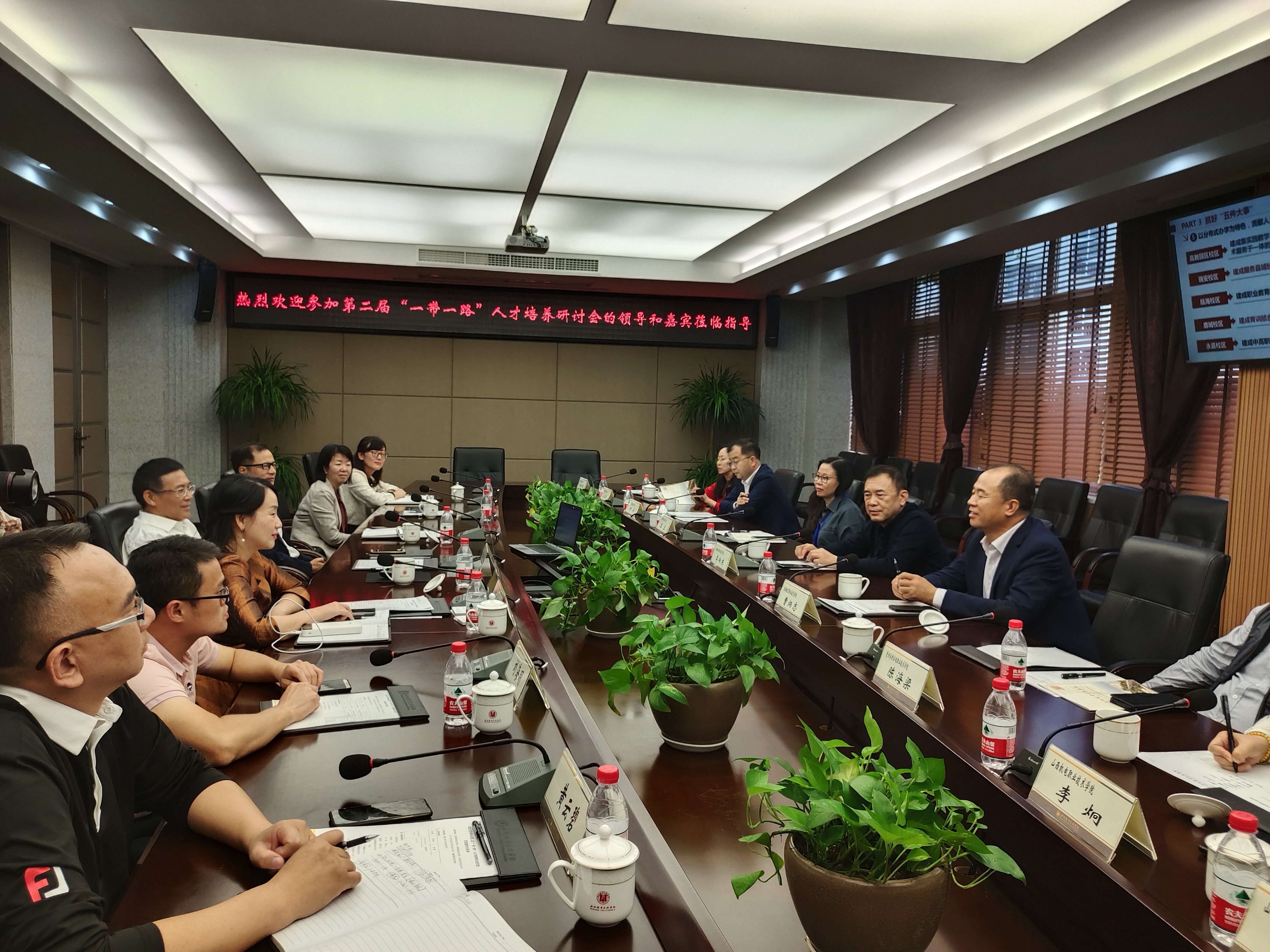 校长曹炳志一行到温职院考察交流